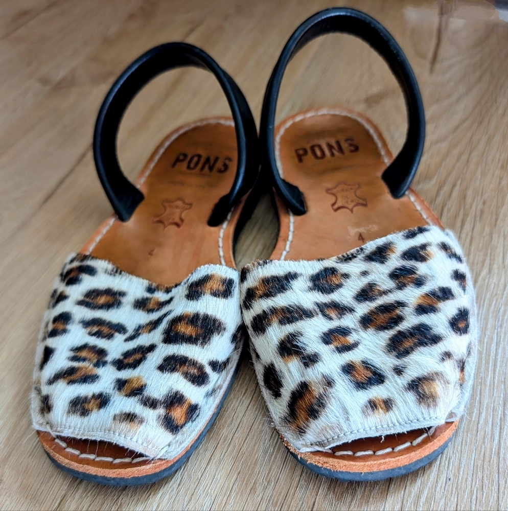 Authentic Avarcas Flats sz 4